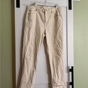 American Eagle Outfitters Curvy High Rise  Mom Jeans in Cream